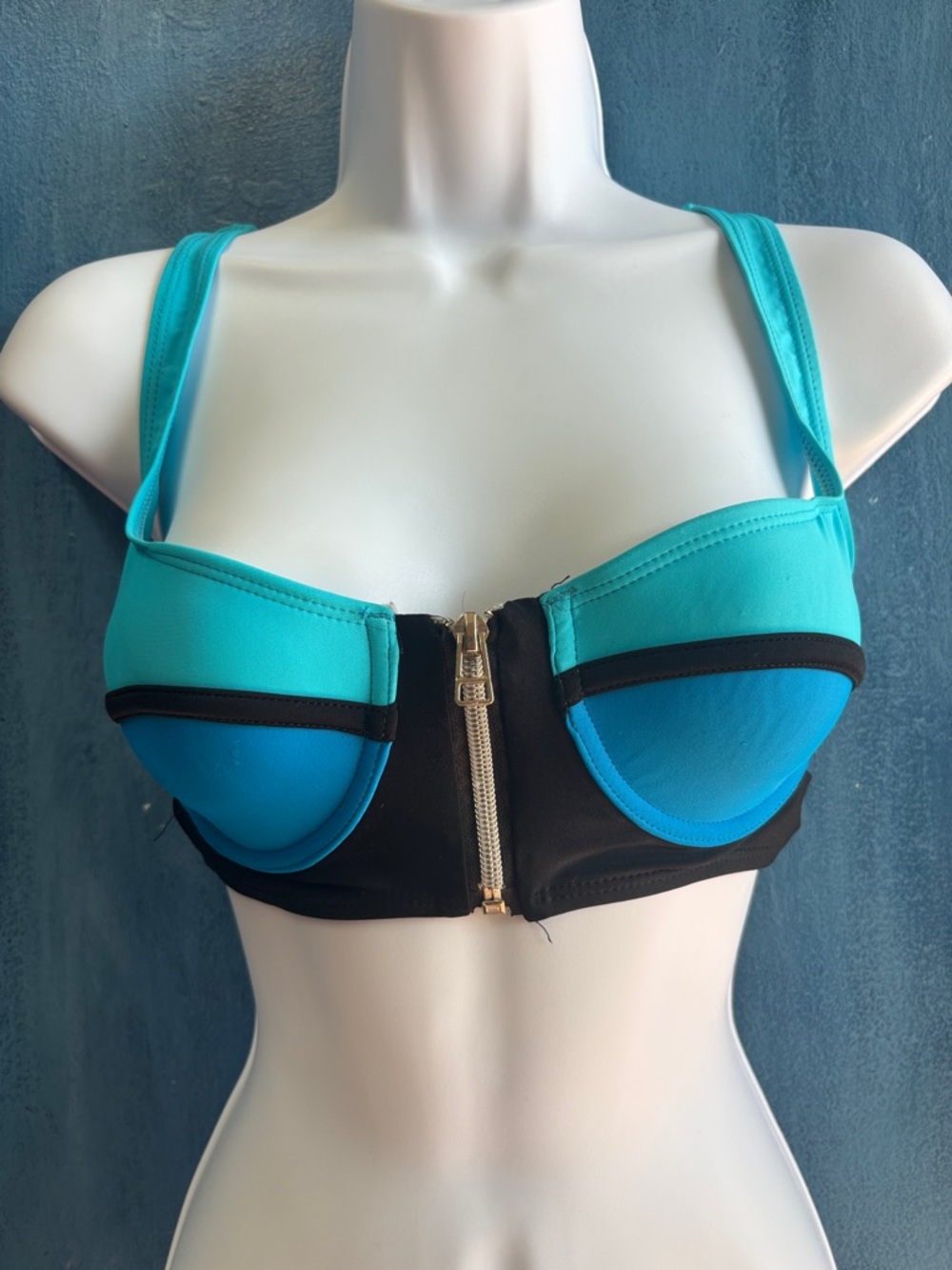 Turquoise & Black Front-Zip Balconette Bra